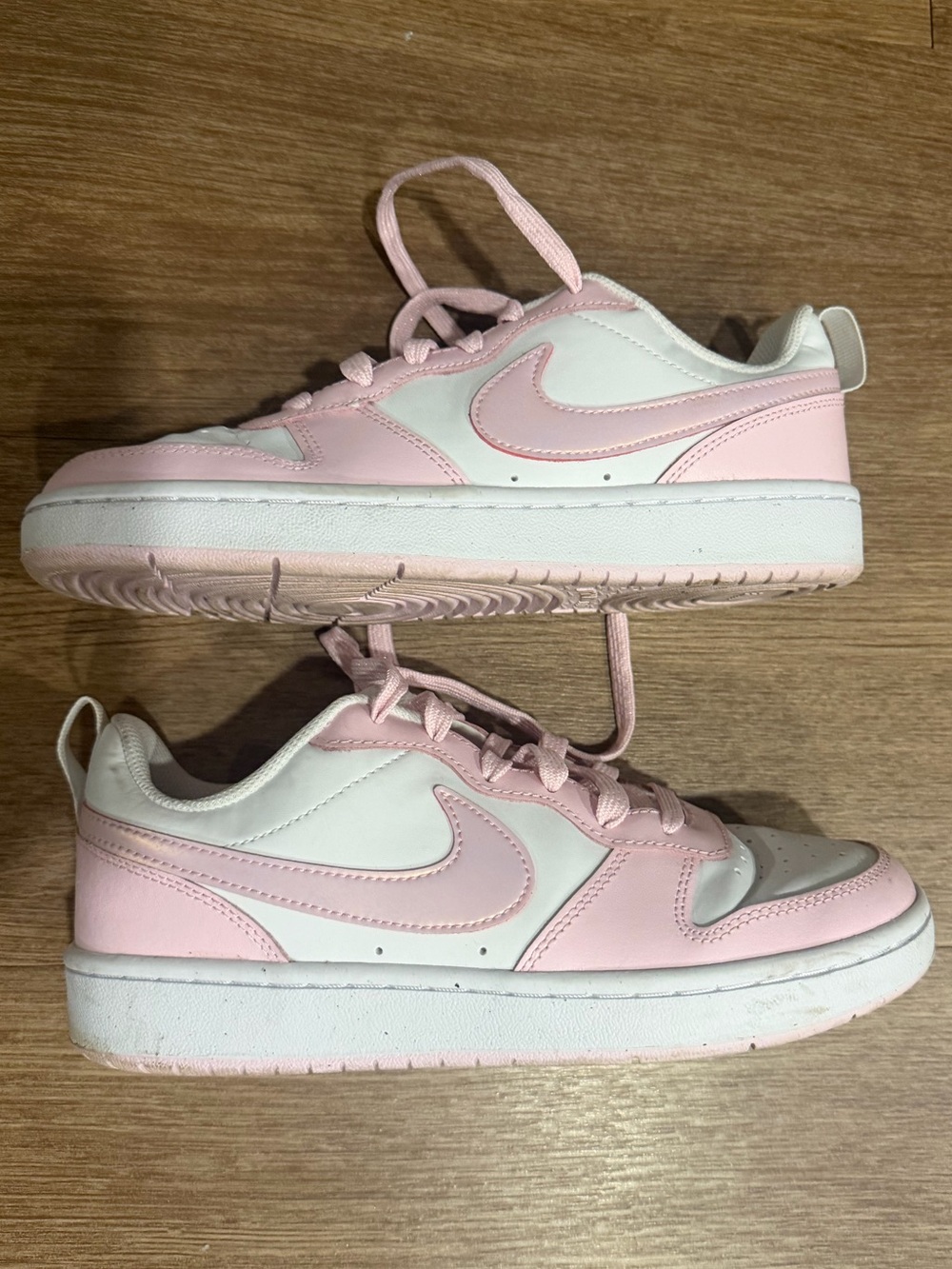 Women’s/Big Kid’s Pink Nike Shoes